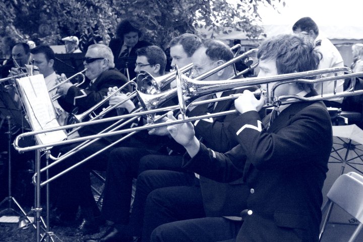 trombones_2_bw